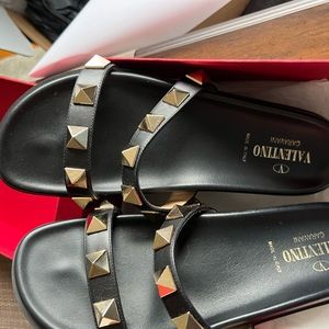 Black Valentino sandals!! Great condition only work once